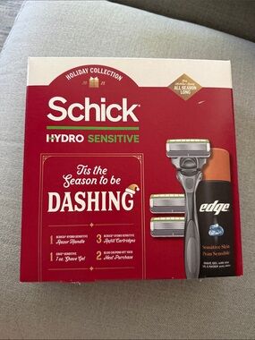 NWT Schick Hydro Sensitive Men’s Razor & Shave Gel Set
